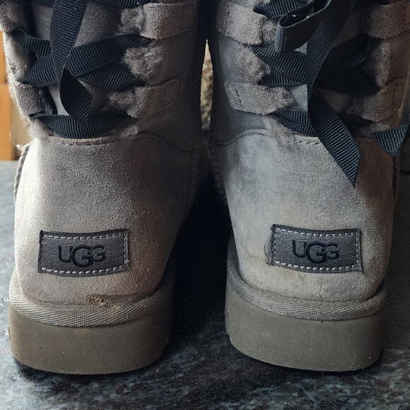 UGG Short Continuity Bow Gray Boots Size 10 - Picture 13 of 15